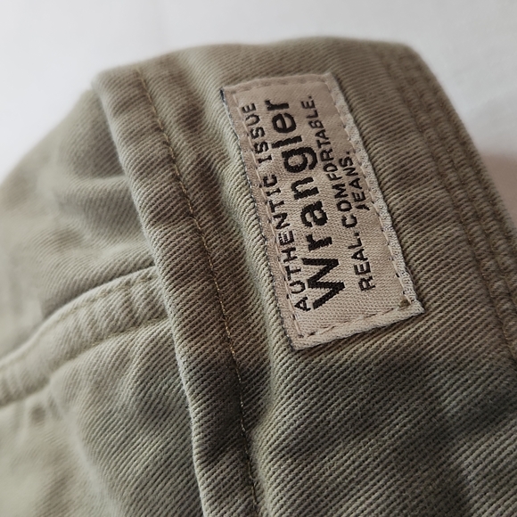 Wrangler fleece lined pants. Khaki Colored. Size 42x30 - Picture 3 of 8